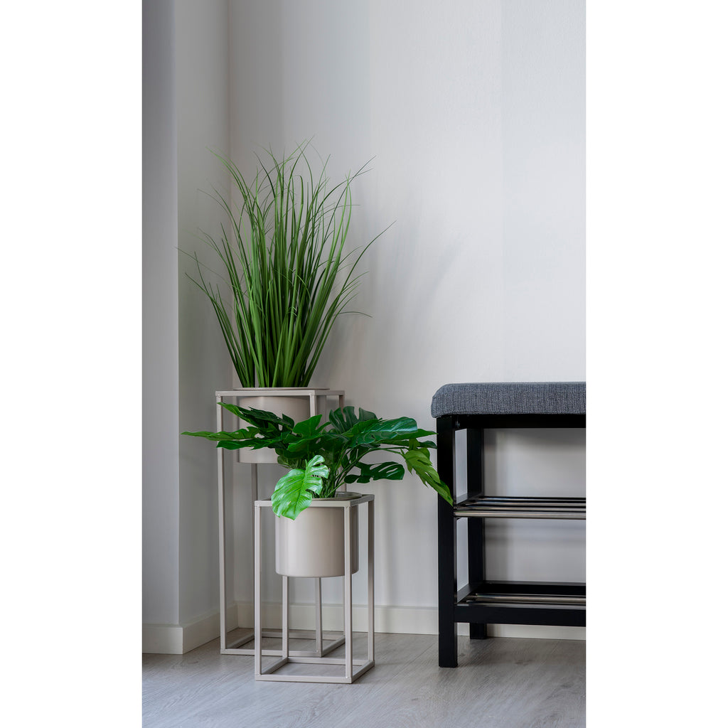 2 flowerpots