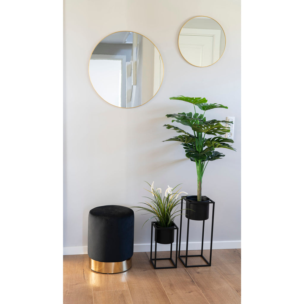 2 flowerpots